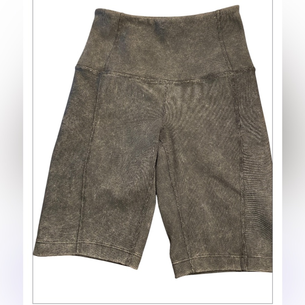 Zella snow washed, high-rise, ribbed, bike shorts. Size extra small.